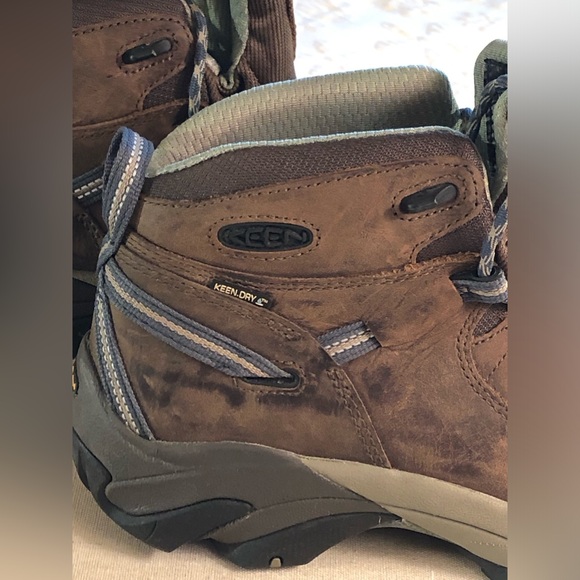 Keen Woman’s Targhee Waterproof Hiking Boots. Mid Height. Woman’s Size 10 - Picture 8 of 11